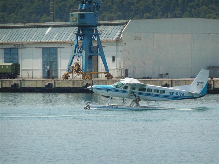 Пробный полет пассажирского гидросамолета Cessna 208 в Черногории